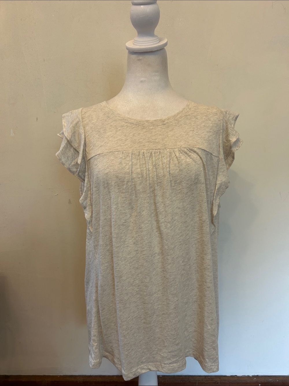 Gap Casual Cream Ruffle Sleeve Women's Top Size L EUC